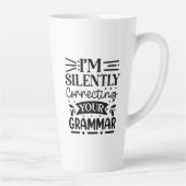 Ik corrigeer je Grammar stilletjes Latte Mok (Rechts)