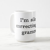 Ik corrigeer je grammatica. koffiemok (Voorkant links)