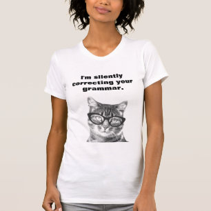 Ik corrigeer je grammaticacat in shirt. t-shirt