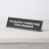 Ik corrigeer je grammaticale novelty desk in stilt bureau naambordje (Voorkant)