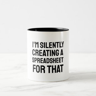 Ik Creëer daar stilletjes een spreadsheet voor Tweekleurige Koffiemok