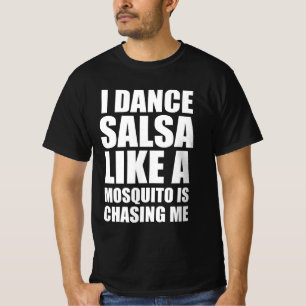 Ik dans salsa alsof een mug me achtervolgt t-shirt
