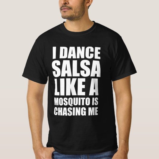 Ik dans salsa alsof een mug me achtervolgt t-shirt (Voorkant)