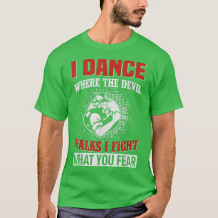 Ik dans waar de duivel loopt... en vecht tegen wat t-shirt