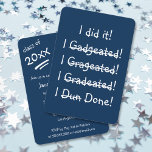 Ik deed het Funny Graduation Party Invitation Card Kaart<br><div class="desc">"Ik heb het gedaan! Ik...  klaar!" Grappig,  grappig,  hilarisch,  leuk,  jaloers blauw,  aanpasbaar,  afstuderen uitnodiging. Fun nodig voor jongens en meisjes die afstuderen van de kleuterschool,  de middelbare school of de middelbare school,  de universiteit of de universiteit. Geweldige persoonlijke aankondigingskaart voor afstuderen partijen voor afstudeerders van alle leeftijden.</div>