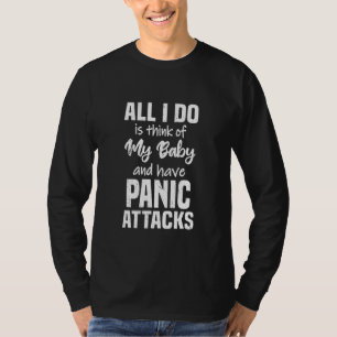 Ik denk alleen maar aan mijn Baby en heb paniekaan T-shirt