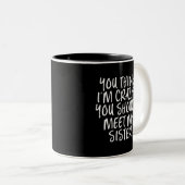 Ik denk dat ik gek ben dat je mijn zuster Funny mo Tweekleurige Koffiemok (Voorkant rechts)