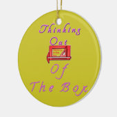 Ik denk uit de doos. keramisch ornament (Links)