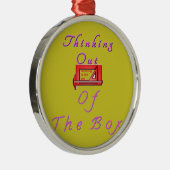 Ik denk uit de doos. metalen ornament (Rechts)