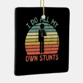 Ik doe al mijn eigen stunts grappige juryhand keramisch ornament (Rechts)