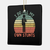 Ik doe al mijn eigen stunts grappige juryhand keramisch ornament (Links)