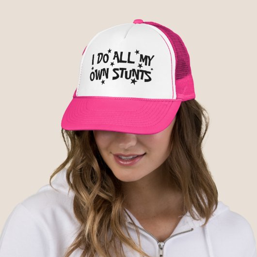 Ik doe al mijn eigen stunts grappige roze trucker pet (In situ)