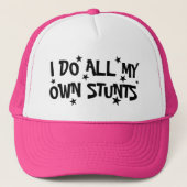Ik doe al mijn eigen stunts grappige roze trucker trucker pet (Voorkant)