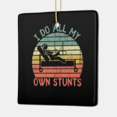 Ik doe al m'n eigen stunts, grappige jurybeen en h keramisch ornament (Links)