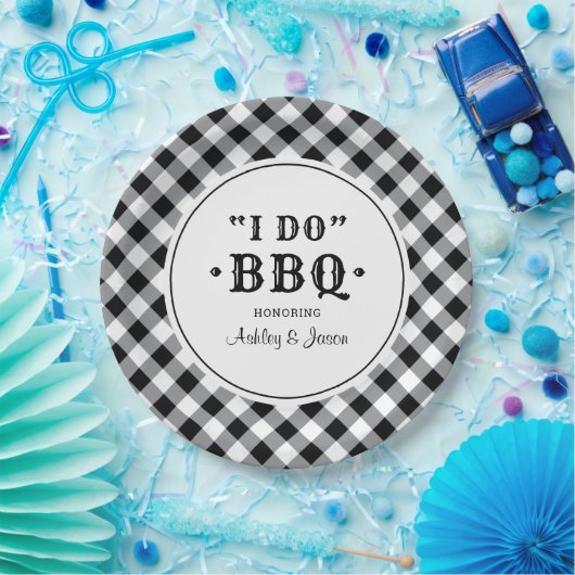 Ik doe BBQ Black Gingham Custom Weddenschap Monogr Papieren Bordje (Feest)