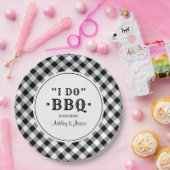 Ik doe BBQ Black Gingham Custom Weddenschap Monogr Papieren Bordje (Feest)