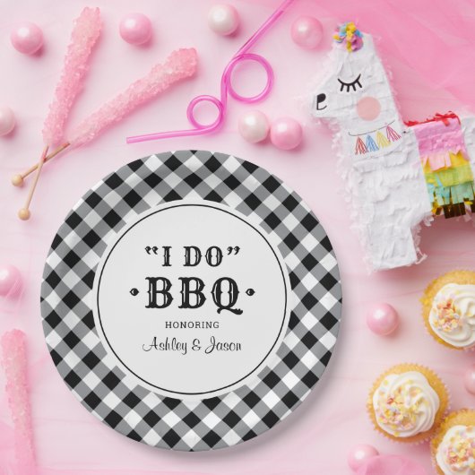 Ik doe BBQ Black Gingham Custom Weddenschap Monogr Papieren Bordje (Feest)
