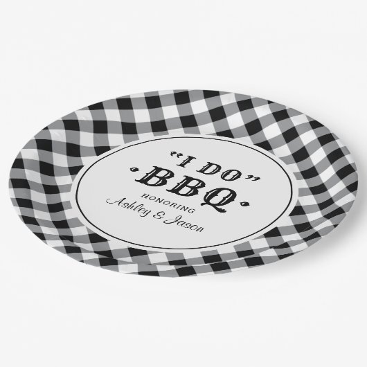 Ik doe BBQ Black Gingham Custom Weddenschap Monogr Papieren Bordje (Gekanteld)
