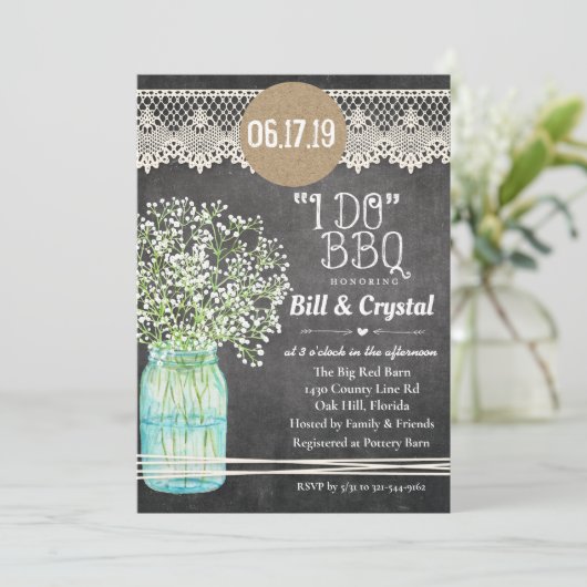 Ik doe BBQ Koppels Douche Chalkboard Uitnodiging (Staand voorkant)