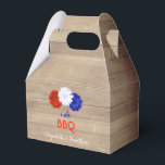 Ik Doe BBQ Patriottische Bloemen Bedankdoosjes<br><div class="desc">Ik doe BBQ met patriottische rode,  witte en blauwe bloemen tegen een rustieke houten achtergrond</div>