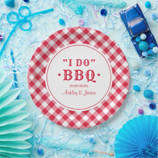 Ik doe BBQ Red Gingham Custom Weddenschap Monogram Papieren Bordje (Feest)