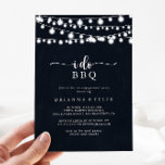 Ik doe BBQ Rustic String Lights Engagement Party Kaart<br><div class="desc">Deze "I Do" BBQ rustic string licht de verlofpartij perfect voor een modern verlovingsfeest,  een repetitief diner,  een parendouche,  na een feestje of een bruiloft. Het ontwerp biedt prachtige handbeschilderde snaarlichten op een donkerblauwe achtergrond. Het eenvoudige en elegante ontwerp kenmerkt klassieke en fancy manuscripttypografie in zwart-wit.</div>