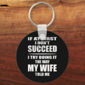 Ik doe het zoals mijn vrouw me vertelde, grappige  sleutelhanger (Voorkant)