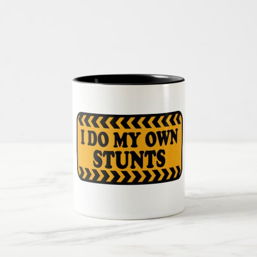 Ik doe mijn eigen Stunts Dark T-shirt Adult en You Tweekleurige Koffiemok (Center)