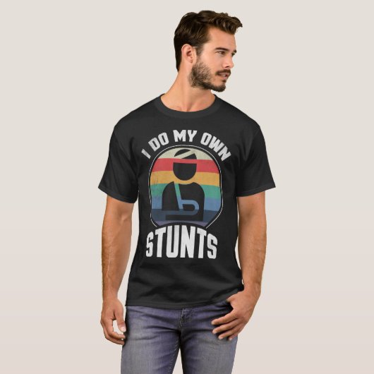 Ik doe mijn eigen stunts gebroken arm pols elleboo t-shirt (Voorkant volledig)