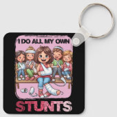 Ik doe mijn eigen stunts gebroken arm snel goed in sleutelhanger (Achterkant)