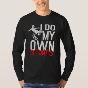 Ik doe mijn eigen stunts gebroken arm snel goed in t-shirt