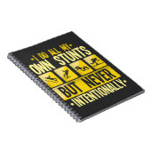 Ik doe m'n eigen Humor met 'Stunts Accident Clumsy Notitieboek (Rechterzijde)