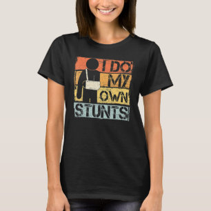 Ik doe m'n eigen stunts goed door de jurk. t-shirt