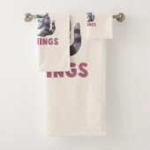 Ik doe 's ochtends niet - grijze kat met koffie bad handdoek (Insitu)