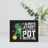 Ik draag altijd een potje bij me... ...van Patrick Briefkaart (Staand voorkant)