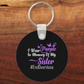 Ik Draag Paars in herinnering aan mijn zuster over Sleutelhanger (Achterkant)