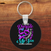 Ik Draag Paars ter nagedachtenis van mijn zoon Awa Sleutelhanger (Achterkant)