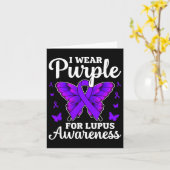 Ik draag paars voor lupus bewustzijn maand vlinder kaart (Gele Bloem)