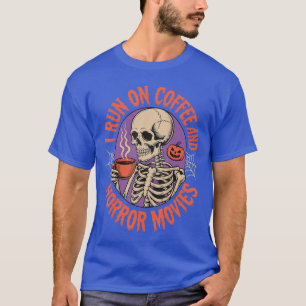 Ik draai op koffie en griezelfilms grappige vriend t-shirt