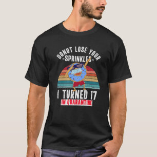 Ik draaide 17 in Quarantine Funny Donut Meme 17th T-shirt