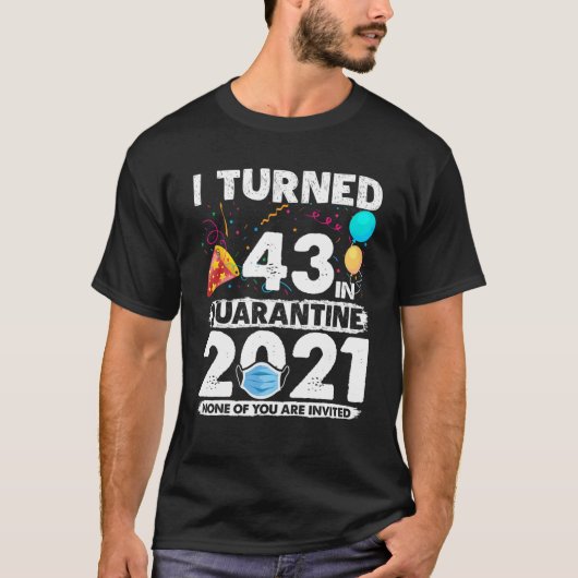 Ik draaide 43 om in Quarantine 2021 Funny 43rd Bir T-shirt (Voorkant)