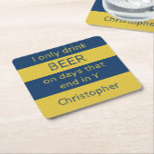 Ik drink alleen bier navy en goud met een naam kartonnen onderzetters (Schuin)