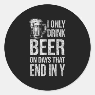 Ik drink alleen bier op dagen die eindigen op y gr ronde sticker