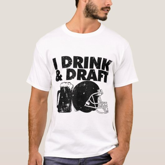 Ik Drink en Draft grappige Fantasy Football Draft  T-shirt (Voorkant)