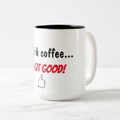 Ik drink koffie om goed te git tweekleurige koffiemok (Voorkant rechts)