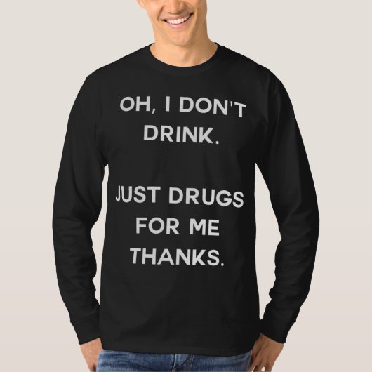 Ik drink niet. Alleen drugs voor mij bedankt Funny T-shirt (Voorkant)