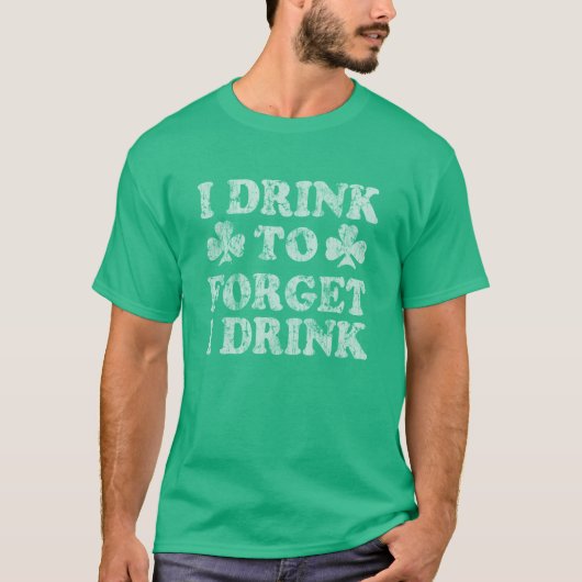 Ik Drink om te vergeten dat ik grappige St Patrick T-shirt (Voorkant)