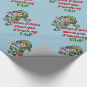Ik druk op mijn Elf Kerstmis Humor Wrapping Paper Cadeaupapier (Hoek)