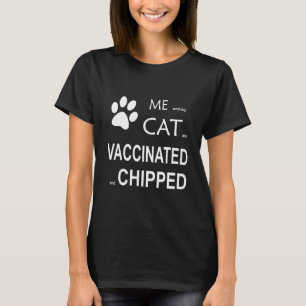 Ik en mogelijk kat worden gevaccineerd en gehakt t-shirt