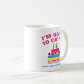 Ik ga je een stuk heerlijke verjaardag vertellen koffiemok (Voorkant rechts)